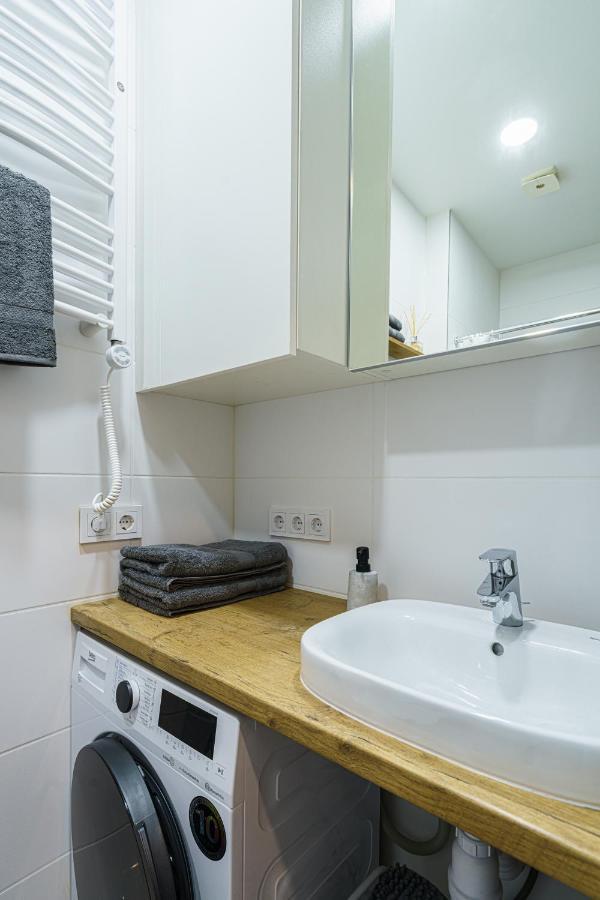 Modern Rustic In Center-Prime Rentals Kaunas Esterno foto